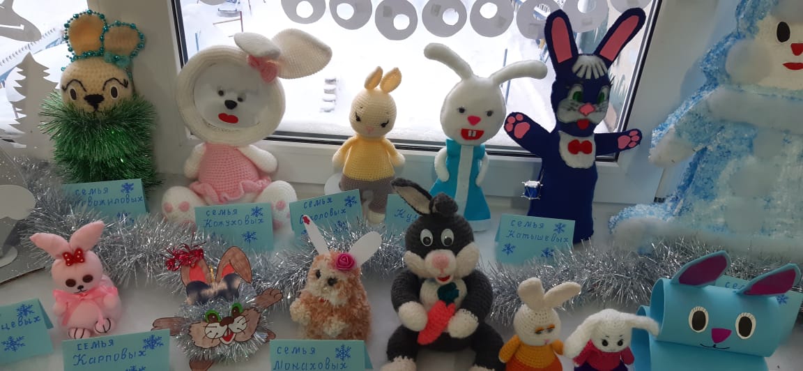 Праздники февраль 2024 детский сад. Поделка в детский садик символ года кролик. Конкурс символ года кролик в дет саду. Кролик из пластиковой для детского сада.