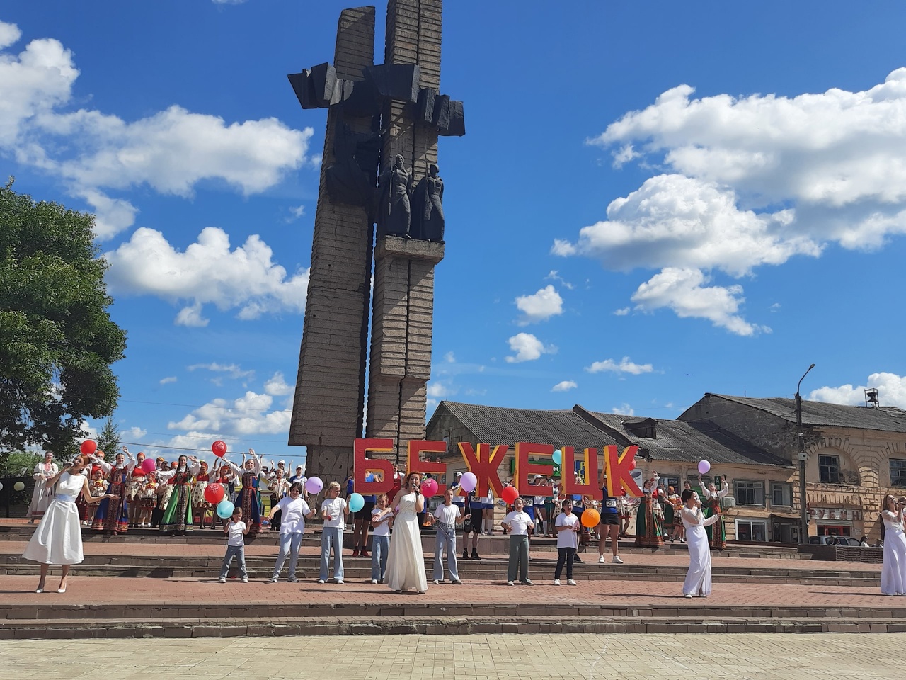 Разговоры о важном торопец жемчужина тверской земли. С днем города. Сквер ветеранов Бежецк. Древний Торопец Жемчужина Тверской земли. День города суббота.